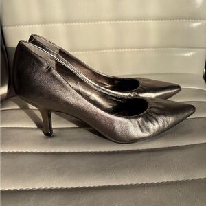 Jessica Simpson JS Waldorf Silver Metallic Leather Heels Size 7 B
